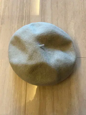 그레이 베레모 OP의 메탈 버튼 부착