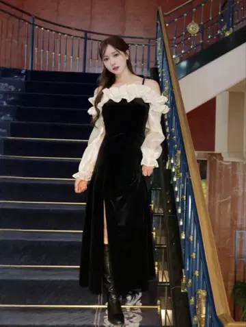 HOLIDAY&HOLIDAY 오프숄더 프릴 벨로아 원피스