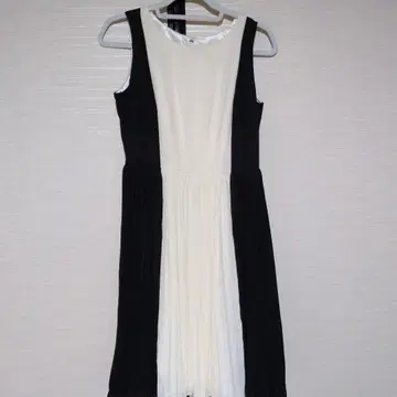 슬리브리스 플리츠 원피스 화이트/블랙