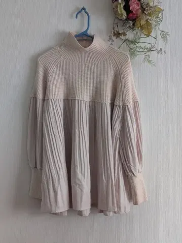 TRUBE 니트 플리츠 블라우스