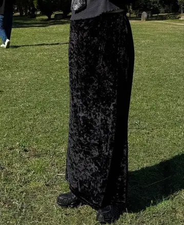 [ POIK ] 벨벳 밴딩 롱 스커트 (black)