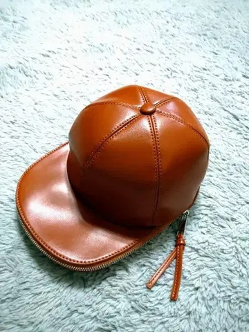 새상품급 미사용 새상품 레어 캡 타입 숄더백 가죽제품 브라운