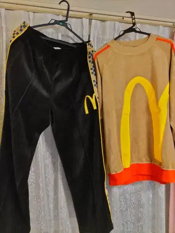 graniph(그라니프)와 맥도날드 콜라보 상하의 맨투맨 세트