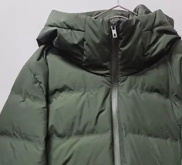 유니클로 심리스 다운 M 올리브 남성용 그린