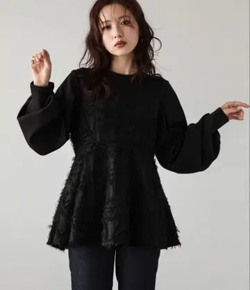 자카드 도킹 벌룬 슬리브 페플럼 긴팔 상의 블랙