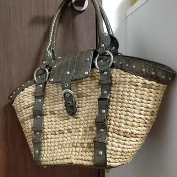 합성 피혁 핸드백