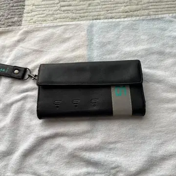 블랙 장지갑 스트랩 포함