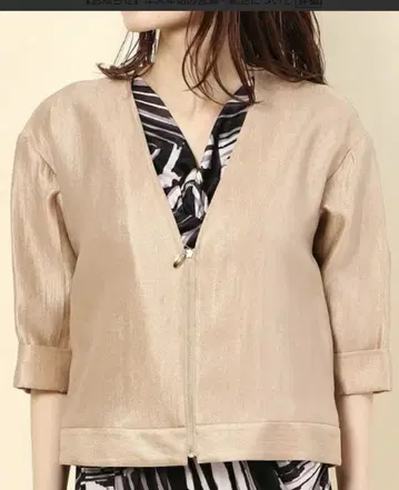 Soclose 샤이니 소재 V넥 자켓 L 사이즈