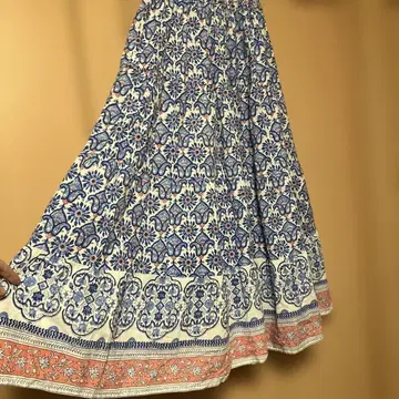 아모르 카프리스 롱 개더 스커트 파랑 핑크 패턴