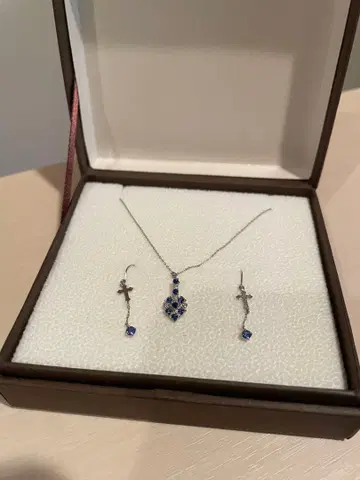 millflora 목걸이와 귀걸이 세트