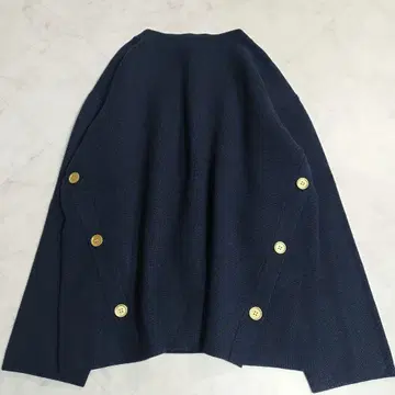 컨디션 최상 쉽스에니 밀라노 리브 스탠드 카라 긴팔 니트 골드 버튼