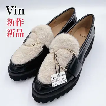 신상! [ 새상품 ] VIN 통굽 에코 퍼 콤비 로퍼 블랙 태슬