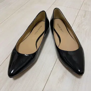 ROSE BUD 에나멜 펌프스