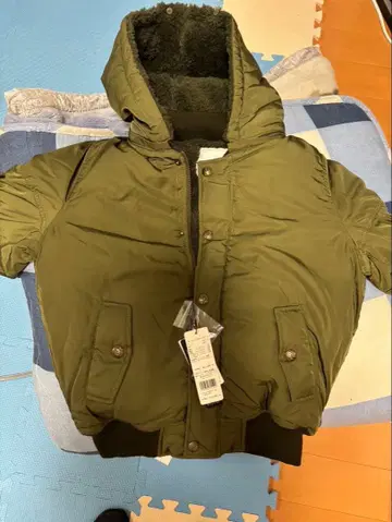 세실 맥비 모스그린 다운 자켓