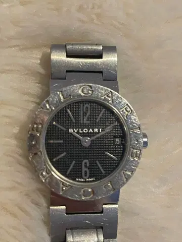 BVLGARY 여성용 손목시계입니다.