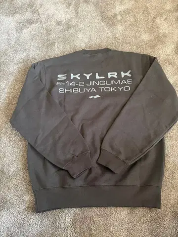 SKYLRK 크루넥 M 사이즈