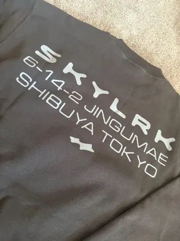 미사용 새상품 SKYLRK CREWNECK 크루넥 M 사이즈