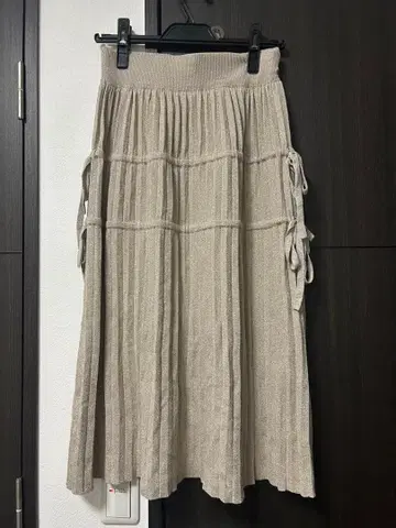 베이지 플리츠 롱 스커트 snidel