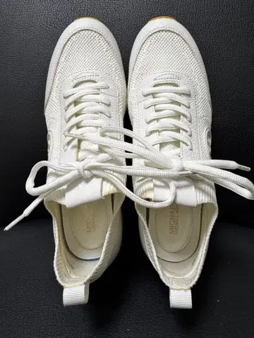 MICHAEL KORS 화이트 메쉬 스니커즈