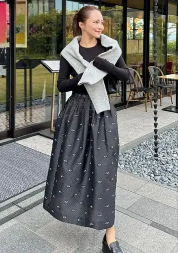 [ 새상품 택 포함 ] 유나이티드 애로우즈 자카드 플레어 스커트 블랙