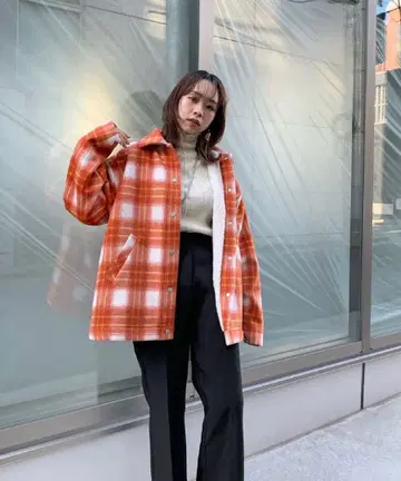 WHO'S WHO gallery 오렌지 체크 보아 자켓