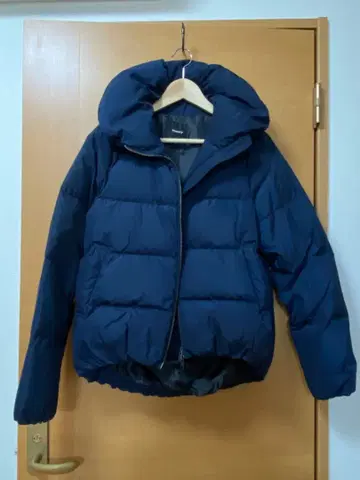 택 포함 미사용품 띠어리 Theory 네이비 다운 자켓