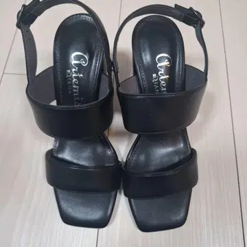 Artemis 블랙 샌들 중간 힐