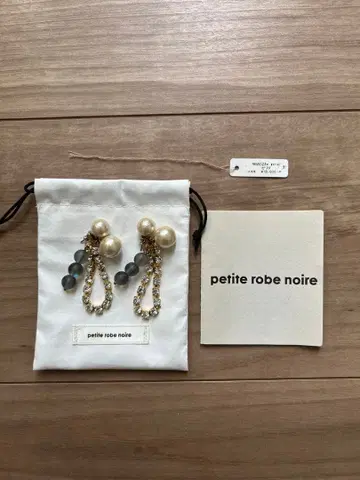 쁘띠 로브 느와르 귀걸이