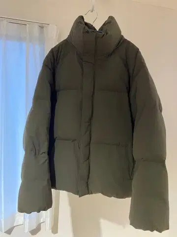 유니클로 U 패디드 볼륨 자켓 올리브