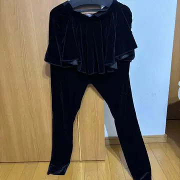 블랙 벨벳 프릴 벨로아