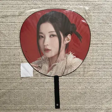 BABYMONSTER 아사 부채