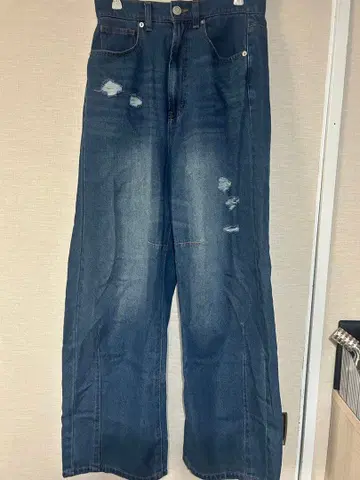 허그유 데미지 가공 다크 블루 데님 L