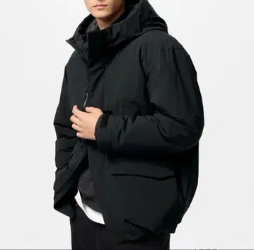 유니클로 L 사이즈 하이브리드 다운 후드티 BLACK