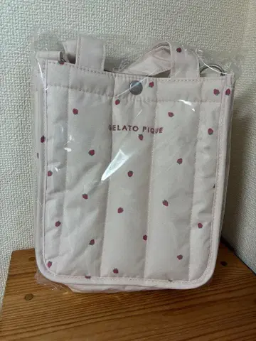 젤라또피케 딸기 무늬