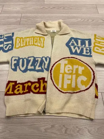 로고 크림색 집업 가디건