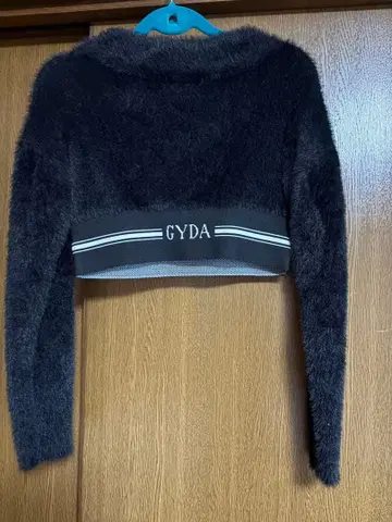 GYDA 라인 오프숄더 샤기 니트탑