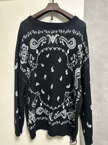 atmos pink 니트 스웨터 페이즐리