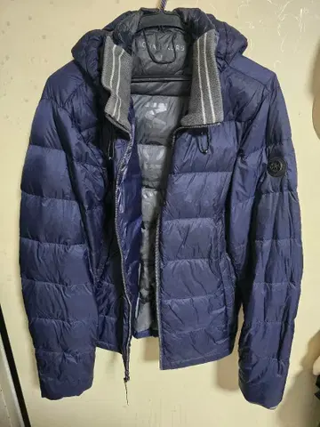 MICHAEL KORS 네이비 다운 자켓