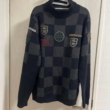 블랙 그레이 체크 무늬 스웨터