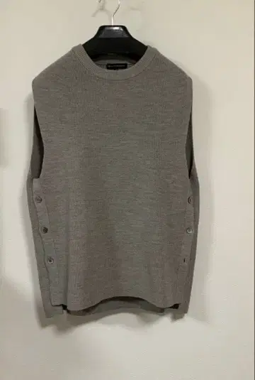 새상품급 23구 [세탁 가능] 베이직 카타아제 니트 베스트 사이즈 44