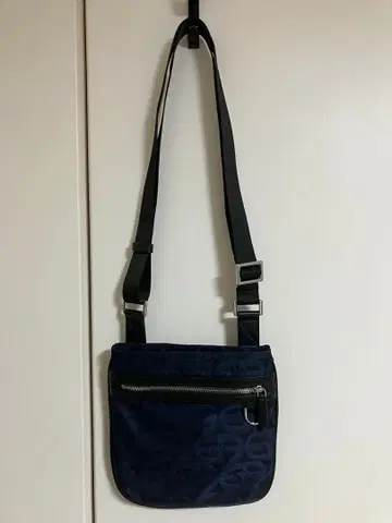 EMPORIO ARMANI 네이비 숄더백