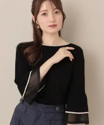 쿠튀르 브로치 시어 플레어 소매 니트탑