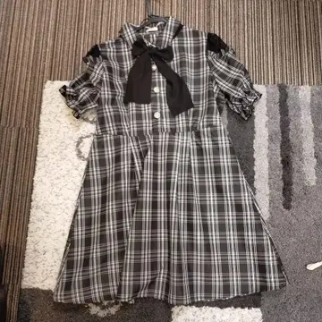 체크 무늬 반팔 원피스