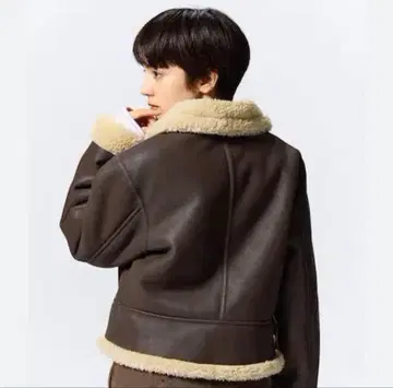 무스탕풍 다크 브라운 코트