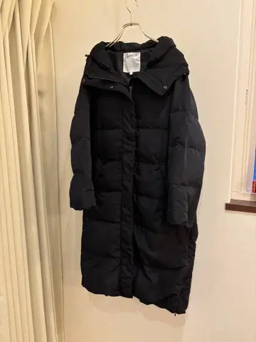 데셍 다운 코트 블랙 롱 벤치 코트