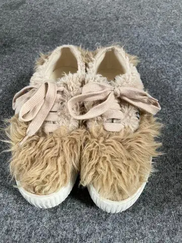 RNA 퍼 스니커즈 베이지