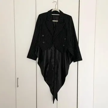 연미복 (블랙) 스트라이프 패턴