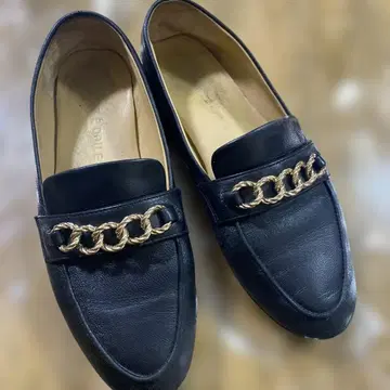 오데트 에 오데일 블랙 가죽 체인 장식 로퍼