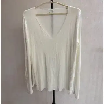 화이트 V넥 긴팔 상의