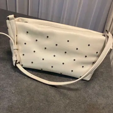 HVISK 비스크 METAL STUDS BAG 스터드 백